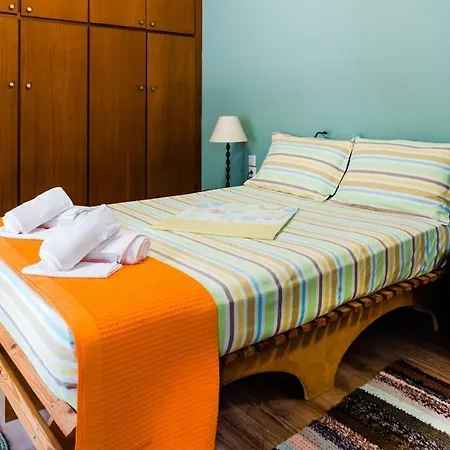 Renovated, Open And Functional Old House Apartment *
