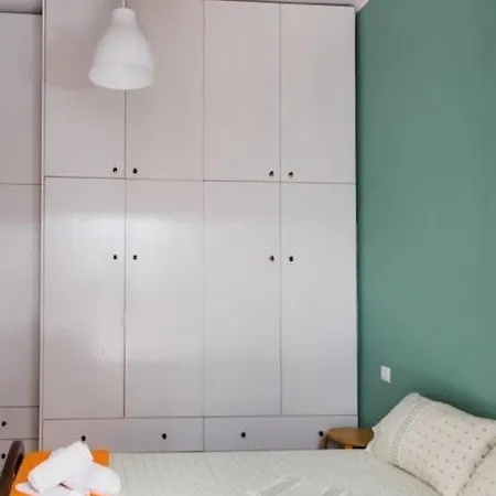 Renovated, Open And Functional Old House Apartment Heraklion (Crete)