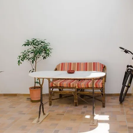Renovated, Open And Functional Old House Apartment