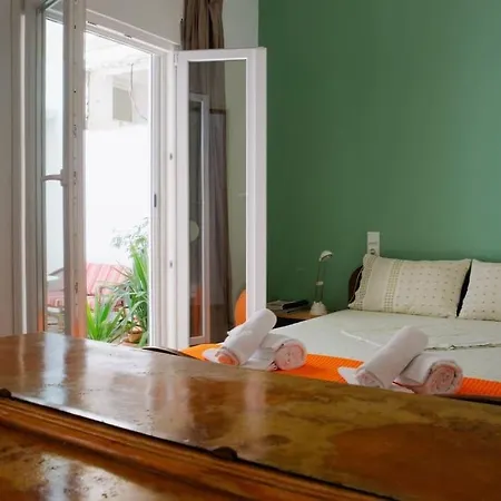 Renovated, Open And Functional Old House Apartment